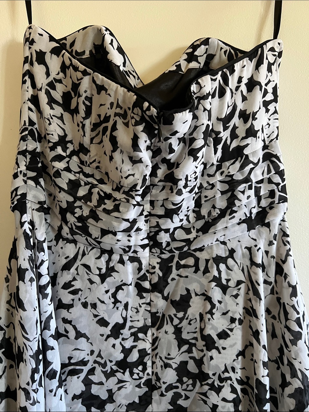 White House Black Market Black and White Strapless Floral Handkerchief Dress - Picture 5 of 6